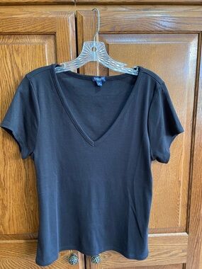 Splendid Black V-Neck Short Sleeve Tee